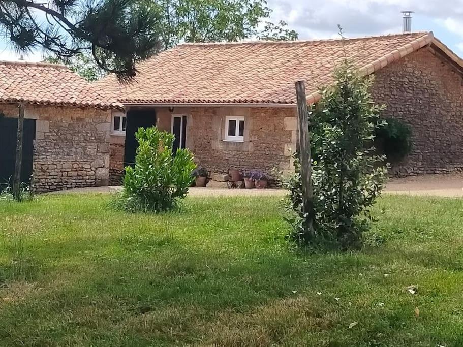 فيلا La Bergerie De Genouse Marnay  المظهر الخارجي الصورة
